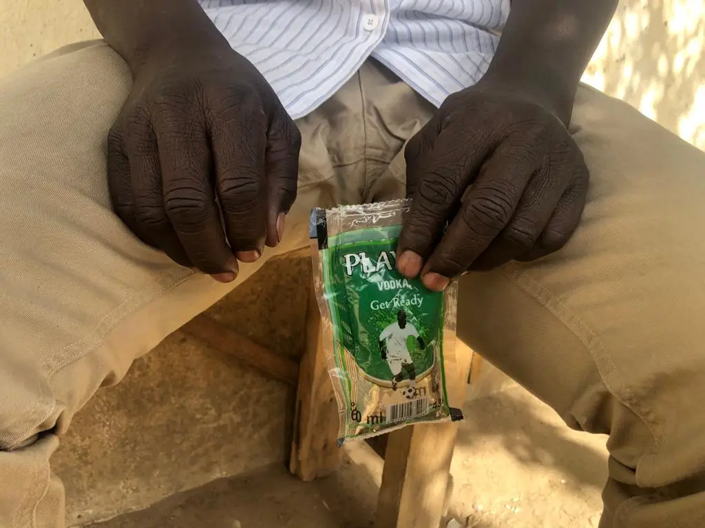 « J’ai perdu la vue pendant deux jours » : dans l’enfer de la consommation des whiskys frelatés au Tchad