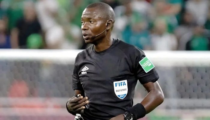 Football : Jean-Claude Ndala, chat noir de l’arbitrage en Afrique ?