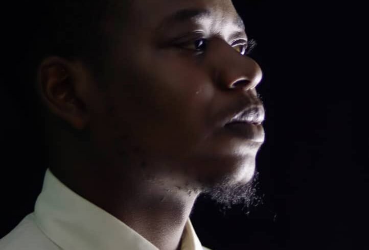 Livre : Aristide Ayolo raconte sa vie avec la myasthénie, une maladie rare