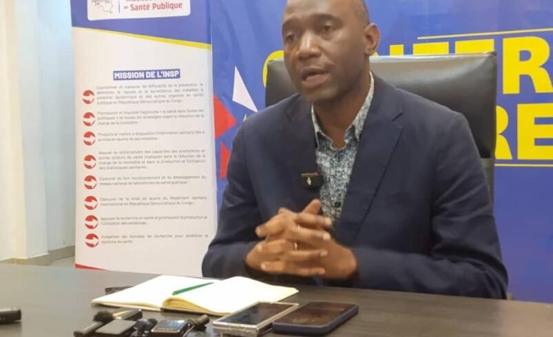 Dieudonné Mwamba Kazadi&nbsp;: «&nbsp;pour arrêter Ebola, il faut impliquer la communauté&nbsp;»