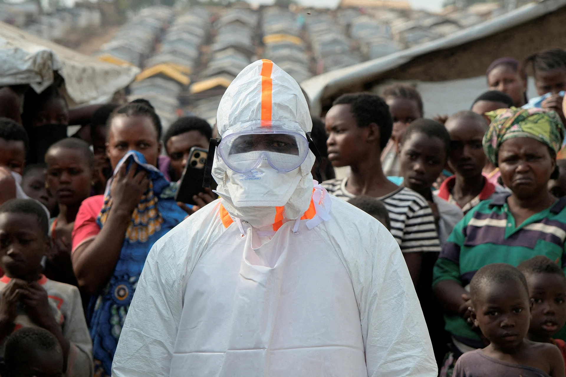 Ebola en RDC : 2000 morts, Kinshasa muscle sa riposte